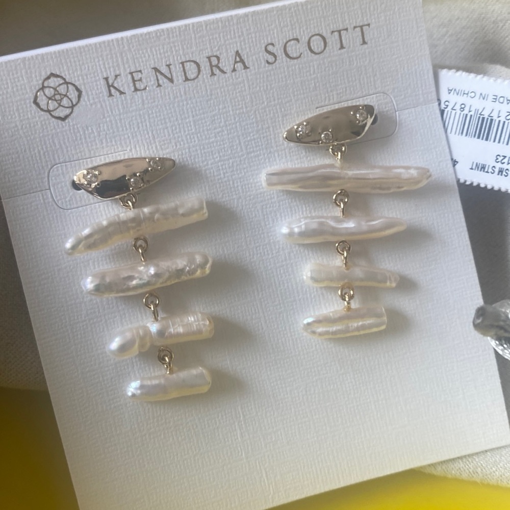 Kendra Scott Eileen Linear Pearl Earrings